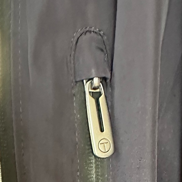 TUMI Tech JACKET Mens NAVY STOW Hood/Jacket Zip-up Windbreaker Water Resistant M - Picture 16 of 16